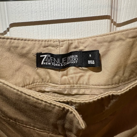 Cropped khaki slacks - Picture 2 of 3
